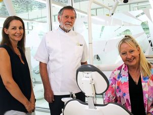  Dr Ann Carrington, Associate Professor Geoff Booth and Dr Felicity Croker have worked together to ensure that 's dentistry graduates are aware of domestic violence.
